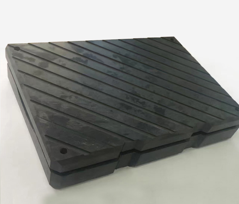 Silicon carbide grooved plate